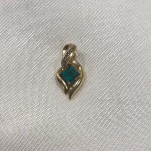 10 Karat Yellow Gold and Green Spinel Gemstone Pendant